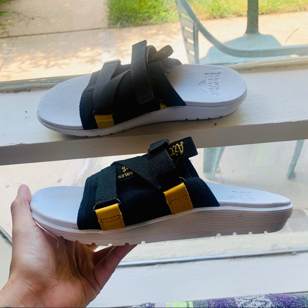 DR. MARTENS NERIDA BLACK & YELLOW SLIDE SANDAL 7